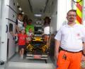 Bild: bk
Dem BRK-Rettungswagen mit Notfallsanitäter Felix Graf galt das Augenmerk der Kinder, ebenso dem HLF 20 und Mehrzweckfahrzeug der Brandschützer.