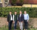 Bild: knh
In der Mitgliederversammlung des CSU-Ortsverbandes werden die von Edgar Knobloch (links) und Christoph Müller (rechts) empfohlenen Kandidaten Stephan Oetzinger und Richard Kammerer einstimmig für die Kreistagswahl 2020 bestätigt.