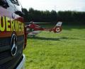 Bild: exb/Feuerwehr im Landkreis Schwandorf
An der Unfallstelle am Rande der Ortschaft Glaubendorf landete am Sonntag auch ein Rettungshubschrauber. Er brachte den lebensgefährlich Verletzten 25-Jährigen in ein Klinikum.
