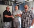 Bild: exb
Sichtlich wohlschmeckend ist das Jubiläumsbier, wie (von links) Peter Reiser, Michael Eismann sowie Gerhard Steiner feststellen dürfen.