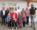 Bild: is
Bild zeigt die Jubilarin (sitzend) im Kreis der Familie und zusammen mit Bürgermeister Werner Walberer.