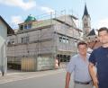 Bild: Gabi Schönberger
Die Metzgerei "Guber" in Mantel renoviert. Chef-Metzger Michael und Senior Johann Guber bekommen dabei Unterstützung vom Staat.