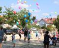 Bild: er
99 bunte Luftballons stiegen beim Kinderfest in den sonnigen Himmel auf und zogen nordwärts.