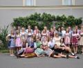 Bild: ibj
In knackigen Lederhosen und feschen Dirndln stehen die Kirwapaare bei der 41. Auflage der Iberinger Kirwa im Mittelpunkt des Geschehens.