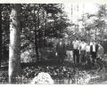 Archivbild: exb
Blick in die Vergangenheit: Einige der Erbauer, wahrscheinlich rund um das Jahr 1959 im Felixwald.