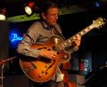 Bild: lr
Der Gitarrist Roberto Bossard ließ vor zwei Jahren im Quartett von Mark Soskin aufhorchen. Am 25. Oktober gastiert er mit seinem eigenen Quintett erneut beim Jazz-Zirkel.