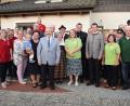 Bild: bnr
Viele Gratulanten aus der Politik und den Vereinen überbrachten Altbürgermeister Hubert Pröls (Mitte) die besten Glückwünsche zum 80. Geburtstag. Zu den Gratulanten gehörten auch seine Ehefrau Juliane und der Enkelsohn Maximilian, der jüngste Spross der Familie Pröls.