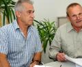 Bild: Stephan Huber
Sie freuen sich schon auf den Bayerischen Imkertag (von links): Johann Müllner, der Vorsitzende des 266 Mitglieder zählenden Amberger Imker-Kreisverbandes, und der Bezirksvorsitzende Richard Schecklmann. Er steht an der Spitze von rund 3300 Mitgliedern in der Oberpfalz.