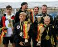 Bild: gf
Die neuen deutschen Amateur-Kart-Slalom-Meister: (hinten von links) Ernest Kinikeev (MSCMamming), Marcel Zynda (MSF Tiefenbach), die NAC-Vorsitzende Anja Gebhard, Michael Eidenschink (NAC Amberg) und Luca Gentile (AC Gunzenhausen), vorne Julian Wimmer (MSF Piegendorf) und Manuel Scherer (NAC Amberg).