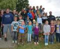 Bild: jr
20 Kinder begaben sich mit dem Burschenverein „Gemütlichkeit“ Groschlattengrün auf eine Foto-Schnitzeljagd. Geleitet wurde die Aktion vom Burschen-Vorsitzender Stefan Böx (Vierter von links) und seinem Helfer-Team.