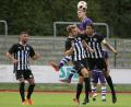 Bild: Weinkauf
Die beiden Gebenbacher Jan Fischer (Mitte) und Julian Ceesay (vorne rechts) versuchen vergeblich, Patrick Görtler vom Kopfball abzuhalten. Der Bamberger war mit seinen vier Treffern der Matchwinner. Links beobachtet DJK-Neuzugang Petrit Djonbalic die Situation.