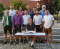 Bild: koa
Die erfolgreiche Tennis-Mannschaft von Freudenberg mit Bürgermeister Alwin Märkl (Zweiter von links).