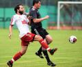 Bild: Büttner, Gerhard
Lukas Wolf (rechts) von der SG Gleiritsch/Trausnitz ist vor dem Tännesberger Johannes Stahl am Ball. Am Ende gab es aber keinen Sieger. Beide Teams trennten sich mit einem 2:2.