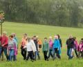 Bild: u
Zum siebten Mal hatte die Stadtpfarrei Mariä Himmelfahrt zur Mausberg-Wallfahrt eingeladen. Unter Leitung von Wolfgang Weih machten sich am Sonntag rund 80 Männer, Frauen und Kinder vom Bischof-Bösl-Platz aus auf den 7,2 Kilometer langen Pilgerweg zur Marienwallfahrtskirche in Gebenbach.