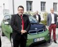 Bild: Hirsch
Bürgermeister Thomas Falter stellte das Nutzungskonzept für das neue eCarsharing-Fahrzeug vor.