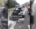 Bild: Alexander Auer
Zu einem schweren Unfall kam es auf der A3 bei Laaber am Montagmorgen. Ein PKW-Fahrer kollidierte mit einem LKW. Die alarmierten Feuerwehren mussten den einklemmten Fahrer befreien.