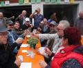 Bild: wro
Für die gute Laune brauchte der Fichtelgebirgsverein in Pullenreuth nicht extra sorgen. Viele nutzten das Herbstfest für einen Treff am Vereinslokal Maschauer, um den Sonntag zu genießen.