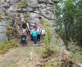 Bild: exb/Carina Hart
Abwechslungsreiche Tage verbrachte die Jugendfeuerwehr Konnersreuth in einem Zeltlager. Im Bild die Teilnehmer bei einer Wanderung zum Hackelstein.