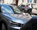 Bild:  Sina Schuldt/dpa
SUVs brauchen jede Menge Platz beim Parken.