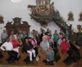 Bild: ld
Vor allem auf die Fischerkanzel ging die neue Gemeindereferentin Bettina Rögner (hinten, Dritte von rechts) bei ihren Erläuterungen in der Wallfahrtskirche in Blaibach ein.