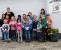 Bild: gsh
Das Mitmachen beim Ferienprogramm belohnen die Siedler mit kleinen Geschenken.