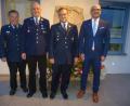 Bild: mad
Kreisbrandmeister Konrad Hoch (links) und Bürgermeister Maximilian Beer (rechts) gratulierten dem Kommandanten Stefan Schmid und seinem Stellvertreter Thomas Fischer (Zweiter und Dritter von links) zur Wahl.