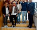 Bild: exb
Die neuen Lehrer sind bereit für ihre Aufgabe: Hintere Reihe von links: Martin Rabenbauer (Mathematik, Physik), Tobias Kiefhaber (Englisch, Geschichte, Sozialkunde), Fabian Götzl (Informatik, Wirtschafts- und Rechtslehre); Mittlere Reihe von links: Sandra Hofmann (Mathematik, Sport), Stephanie Palecki (Französisch, Spanisch), Patrick Sollacher (Mathematik, Chemie); Vordere Reihe von links: Katharina Krauter (Evangelische Religionslehre, Sport), Kathrin Lang (Latein, Französisch), Claus Fleischer (Englisch, Sport). Schulleiter Peter Schobert (hinten, rechts) freut sich über die Verstärkung.