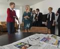 Bild: Petra Hartl
Gesundheitsministerin Melanie Huml (Zweite von links) besichtigt das Seniorenzentrum an der Brentanostraße/ Haager Weg. Links: Bewohnerin Karin Haberecht.
