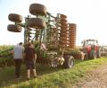 Bild: hwk
Grau ist alle Theorie. Daher konnten sich die Besucher des Feldabends von den Möglichkeiten der landwirtschaftlichen Maschinen bei deren praktischem Einsatz überzeugen.
