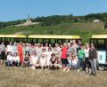 Bild: öt
Mit dem Winzerexpress machten die Teilnehmerinnen des TuS Neusorg bei ihrem Frauenausflug eine Fahrt durch die Weinberge von Rüdesheim. Unsere Aufnahme zeigt sie bei einem Halt vor dem Niederwalddenkmal.