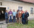 Bild: exb/Hans Klupp
Die Abordnung der Freien Wähler mit den Markträten Hans Klupp (Dritter von links) und Michael Ebenhöch (Fünfter von links) vor dem Kooperatorenhaus.