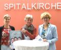 Bild: Hirsch
Kulturamtsleiterin Susanne Lehnfeld, zweite Bürgermeisterin Ulrike Roidl und Kulturmanagerin Nicole Zwicknagel (von rechts) werben für die Konzertreihe in der Spitalkirche.