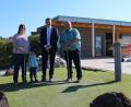 Bild: exb/Franz Pfeffer
Bei einer Runde Adventure-Golf am Steinberger See begrüßte Landrat Ebeling die glücklichen Gewinner aus dem Partnerlandkreis Görlitz.