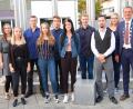Bild: sm
Bürgermeister Ernst Schicketanz (rechts) ehrt die „Aushängeschilder von Altenstadt/WN“ für ihren hervorragenden Schulabschluss. Alle haben eine eins vorm Komma.