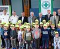 Bild: Dobmeier
Mit ihren leuchtgelben Caps sind die neuen Abc-Schützen der Albert-Schweitzer-Schule nun unterwegs, um "Sicher zur Schule und wieder nach Hause" zu kommen.