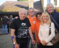 Bild: ge
Motorradfreunde unter sich: Von links Hermann Rauh, Walter und Gabi Langhans sowie Lynn Kermode und David Clague von der Isle of Man.