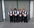 Bild: ga
Martin Süß, Fabian Mauderer, Manfred Kurz, Anton Ruhland, Richard Kurz und Obermeister Johann Fischer (von links) erhielten im Rahmen des Sommerfestes der Zimmererinnung die "Meisterhaft-Urkunden".
