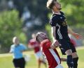 Bild: Alfred Schwarzmeier
Einen rabenschwarzen Tag erwischte der FC Dießfurt bei der 0:3-Heimniederlage gegen die DJK Weiden. Die Gäste hatten über 90 Minuten die Partie im Griff. In dieser Szene klärt Maximilian Voegtel (rechts) per Kopfball gegen FC-Angreifer Florian Prantzke.