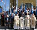Bild: wro
Der Tag stand unter dem Zeichen der Muttergottes und den Farben Weiß und Blau. Die Messe zelebrierten (von links) Monsignore Thomas Schmidt, Pater Charles John, Weihbischof Josef Graf und Pfarrer Markus Nees.