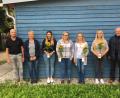 Bild: rn
Bürgermeister Peter Lehr (rechts), Alexander Roth und Leiterin Elvira Brand heißen Mintehe Ekmen, Maria Schatz, Silke Kiefer und Celina Münch (von links) als neue Mitarbeiterinnen in der Kindertagesstätte willkommen,.