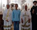 Bild: tr
Pater Maru (rechts) kommt ursprünglich aus Äthiopien. Er und seine Familie von links, Mariyam, Musi und Mulu sind regelmässige Gottesdienstbesucher in der Basilika. Die Jubiläumsfeier ließen sie sich natürlich nicht entgehen.