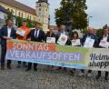 Bild: jr
Vorgestellt wurde jetzt „Heimatshoppen“, eine Initiative der IHK Regensburg. Aus dem Stiftland nehmen die Einkaufsstädte Mitterteich und Tirschenreuth teil. Auftakt ist am kommenden Wochenende in Mitterteich, beendet wird die Aktion am 27. Oktober in Tirschenreuth. Bei der Vorstellung mit dabei waren (von links) Dr. Matthias Segerer (IHK), Marcus Fürst (Tirschenreuther Inforunde), Mitterteichs Gewerbefördervereinsvorsitzender Stefan Grillmeier, Doris Rösch (Tirschenreuther Inforunde), Bürgermeister Roland Grillmeier, Hanka Richter-Bossner, Holger Paschedag (Gewerbeförderverein Mitterteich), Florian Rieder (IHK) und Gerhard Lang.