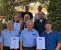 Bild: ws
Treue KSC-Mitglieder wurden beim Gartenfest ausgezeichnet. Im Bild (vorne von links) Willibald Roth (25 Jahre), Helmut Weiß (50 Jahre) und Wolfgang Fischer (10 Jahre) sowie (Mitte von links) Verena Fischer (10 Jahre), Ramona Nurtsch-Ditz (25 Jahre) und Vorsitzender Andreas Benesch und (hinen von links) Josef Fischer und Harald Friedl.