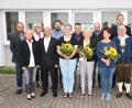 Bild: hcz
Wittilo Winter (Zweiter von rechts) ist seit 40 Jahren im Rettungsdienst des Bayerischen Roten Kreuzes tätig. Kreisgeschäftsführer Sandro Galitzdörfer (rechts) und seine Stellvertreterin Edeltraud Sperber (vorne, links) gratulierten auch den zehn Mitarbeitern, die 25 Jahre dabei sind.