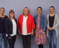 Bild: weu
Rektorin Christine Schneider (Mitte) begrüßte die neuen Lehrkräfte (von links) Britta Wagmann, Lisa Strahberger, Verena Hien und Melanie Kammerl. Katharina Schütz ist nicht im Bild.