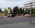Bild: Dobmeier
Ein Bautrupp versetzt die Ampel am Josef-Witt-Platz zehn Meter nach links.