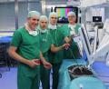 Bild: Reindl/Kliniken Nordoberpfalz AG
Sie operieren am Klinikum Weiden mit dem modernsten Equipment: (von links) Prof. Dr. Dr. Thomas Bschleipfer (Chefarzt der Urologie), Oberarzt Dr. Martin Sonnek, Prof. Dr. Theodor Klotz (Chefarzt der Urologie) und Prof. Dr. Karl-Heinz Dietl (Chefarzt der Klinik für Allgemeinchirurgie).