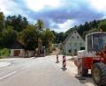 Bild: jp
Die Dorferneuerung in Pfaffenhofen hat begonnen, die Arbeiten beginnen oberhalb des Friedhofs, wo ein Regenrückhaltebecken und ein Wassereinlauf entstehen.
