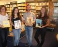 Bild: wro
Ihre Lieblings-Kinderbücher stellten Maria Rupprecht, Jörg Stifter, Nina Geyer und Lisa Mages (von links) den Kindergärten vor.