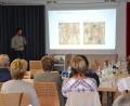 Bild: jak
Dr. Martin Brand, Neurologe in Weiden, sprach am Dienstag in Vohenstrauß im Rahmen der Bayerischen Demenzwoche vor rund 40 Zuhörern über die Entstehung und Behandlung von Demenz.